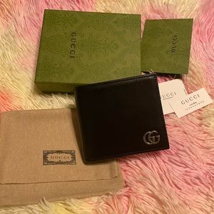 Gucci men wallet marmont with silver tone gg